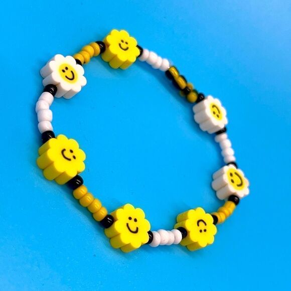 NWT Y2K Bracelets :) Stretchy Beaded Bracelet - Picture 2 of 3